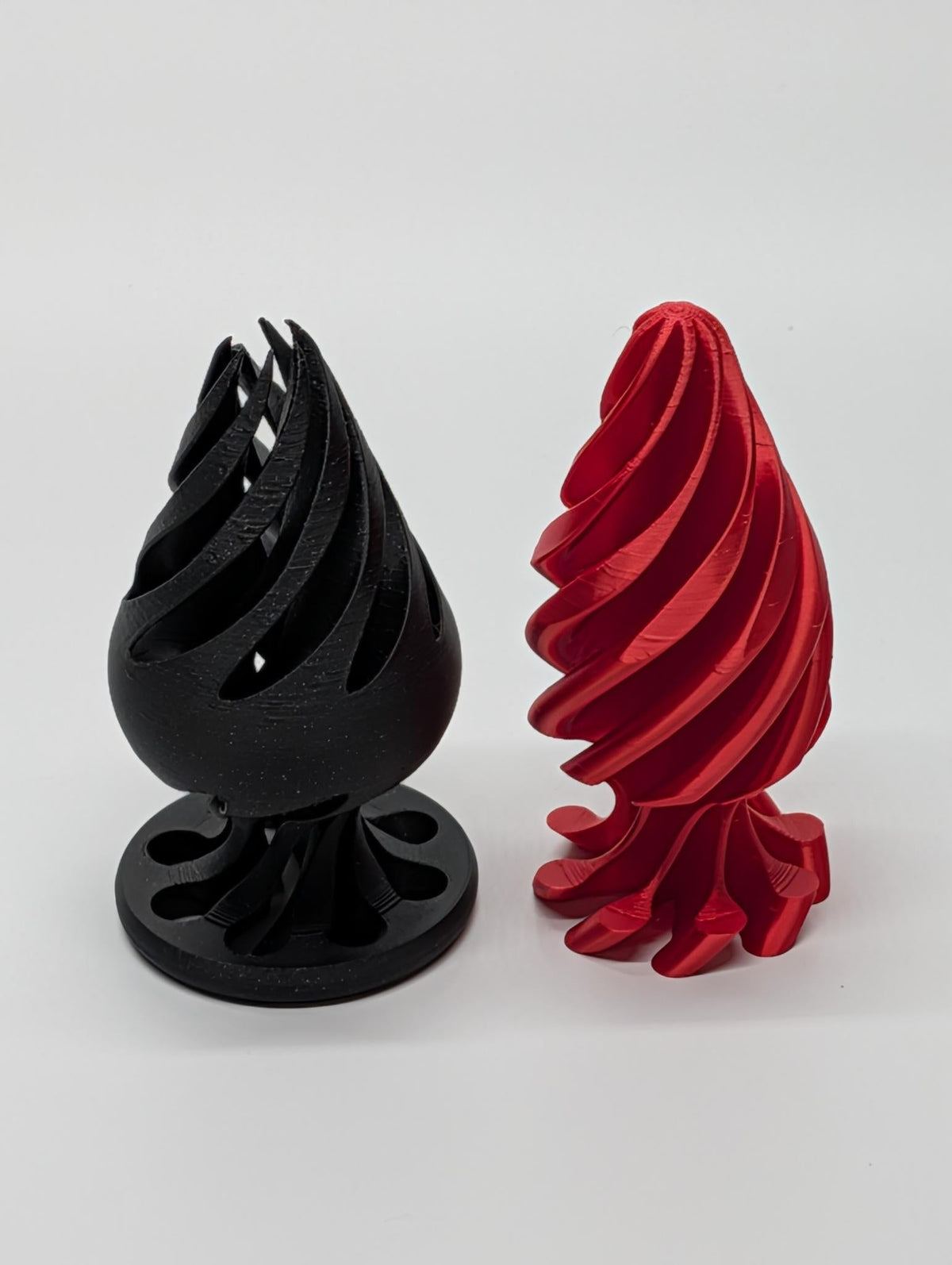 "Twisted Flame" — 3D Printed Dual-Color Spiral Fidget | Black & Red Desk Spinner